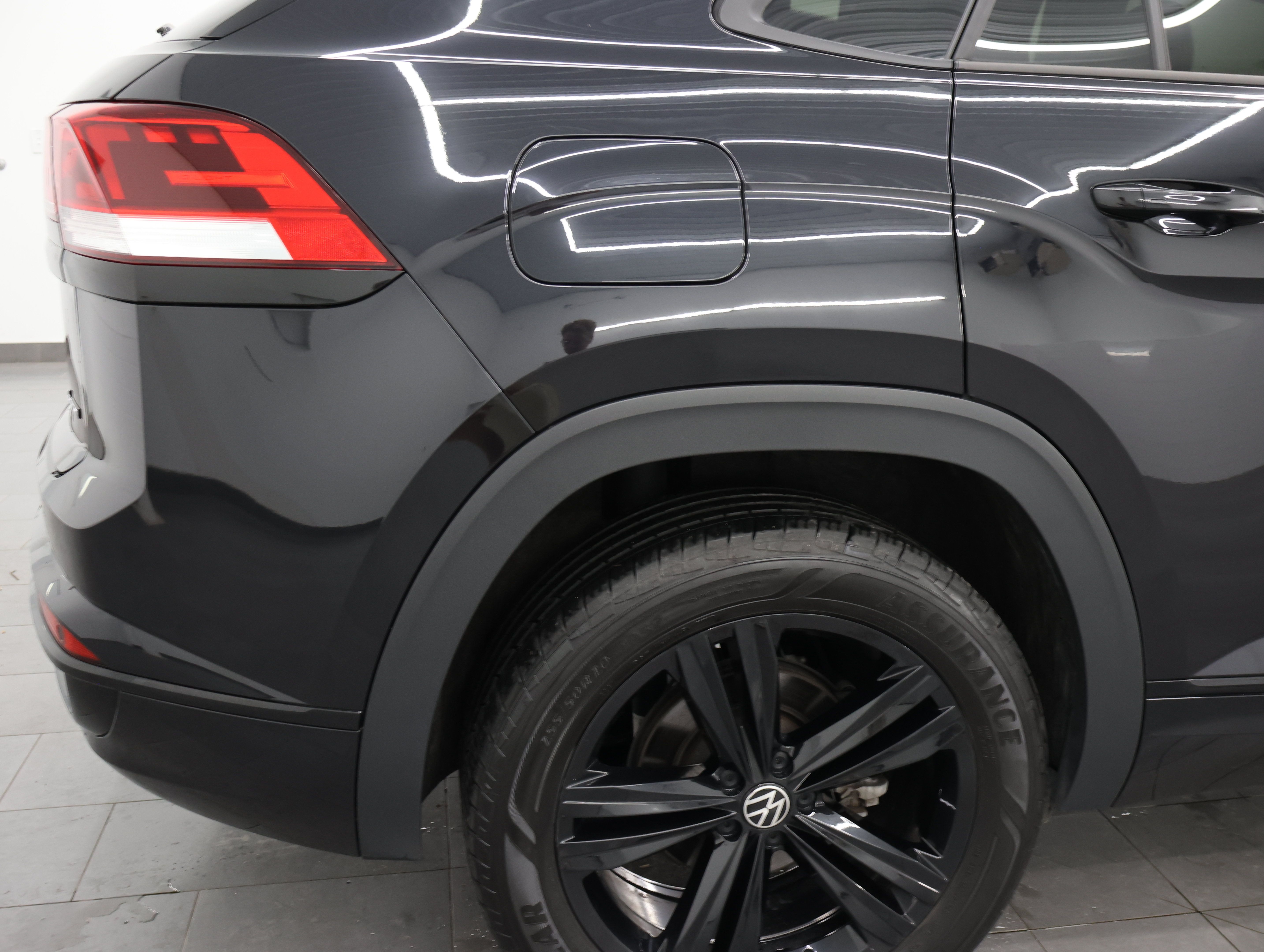 Used 2023 Volkswagen Atlas Cross Sport SEL R-Line AWD/4WD image 27