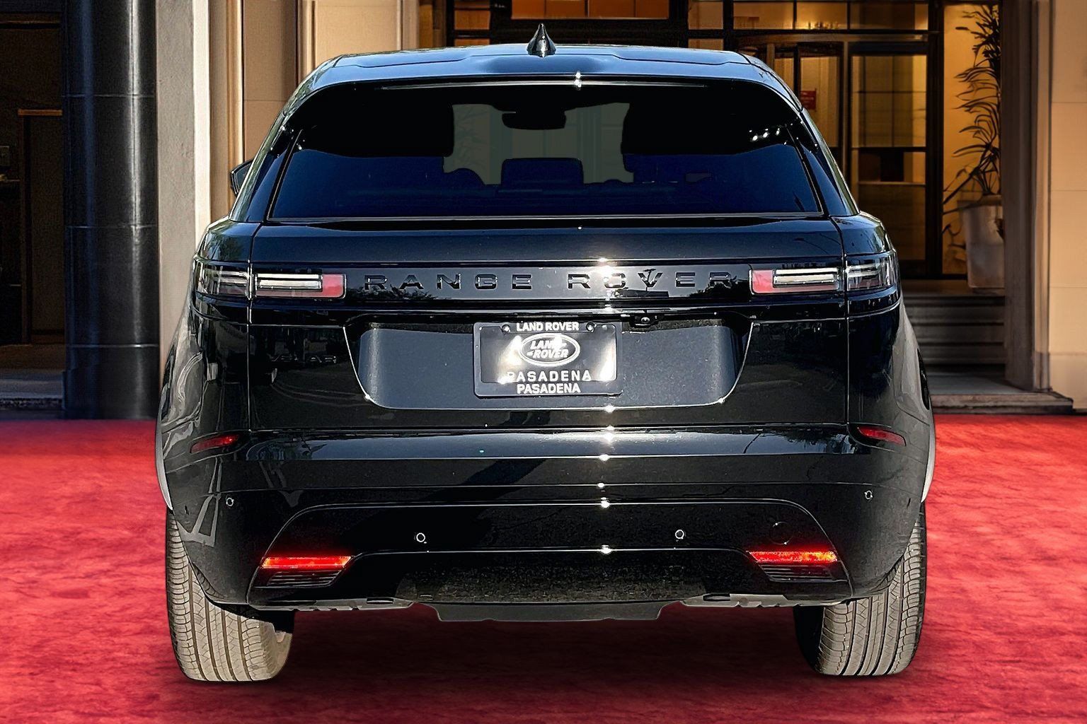 Used 2026 Land Rover Range Rover Velar Dynamic SE AWD/4WD image 4