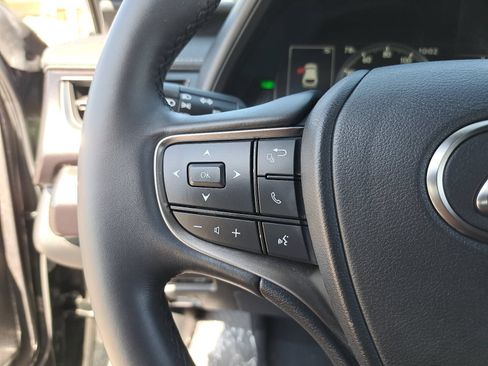 Used 2024 Lexus UX 250h FWD image 18