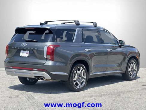 Used 2023 Hyundai Palisade SEL FWD image 3
