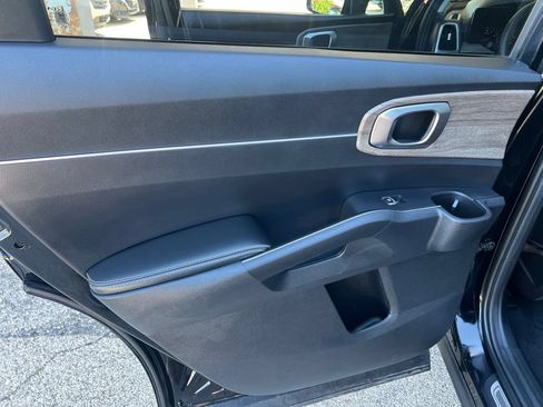 Certified 2023 Kia Sorento EX w/ Panoramic Sunroof Package FWD image 11