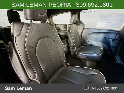 New 2027 Chrysler Pacifica Limited w/ Family Tech Group FWD image 29