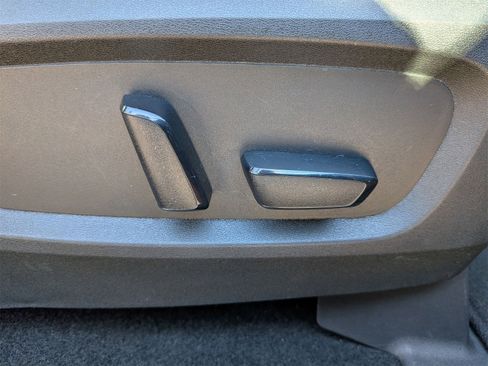 Used 2022 Nissan Pathfinder SL w/ SL Black Package image 46