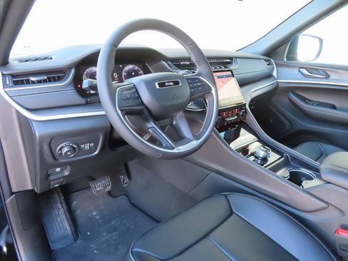 New 2025 Jeep Grand Cherokee Limited w/ Luxury Tech Group II image 19