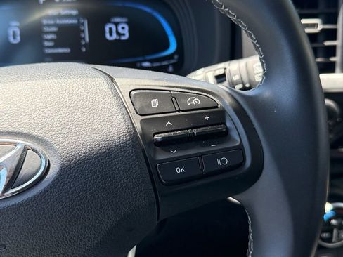 Used 2025 Hyundai Venue SEL FWD image 24