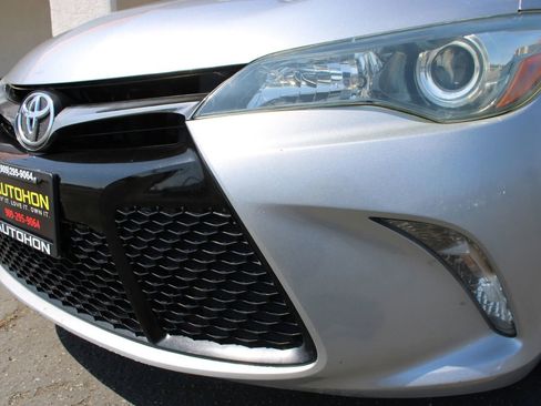Used 2015 Toyota Camry SE FWD image 4