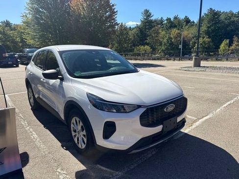 Used 2023 Ford Escape Active w/ Tech Pack #1 AWD/4WD image 3
