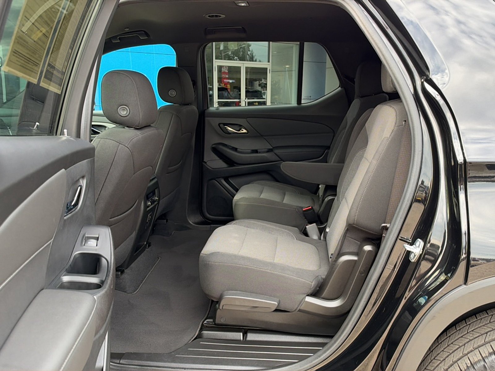 Used 2023 Chevrolet Traverse LT FWD image 19