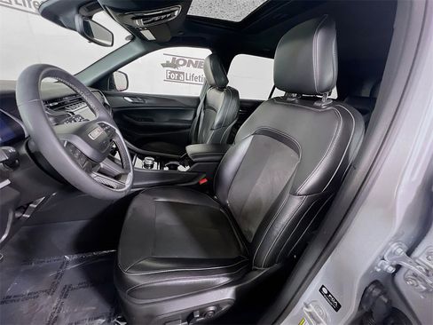 Used 2023 Jeep Grand Cherokee Altitude image 27