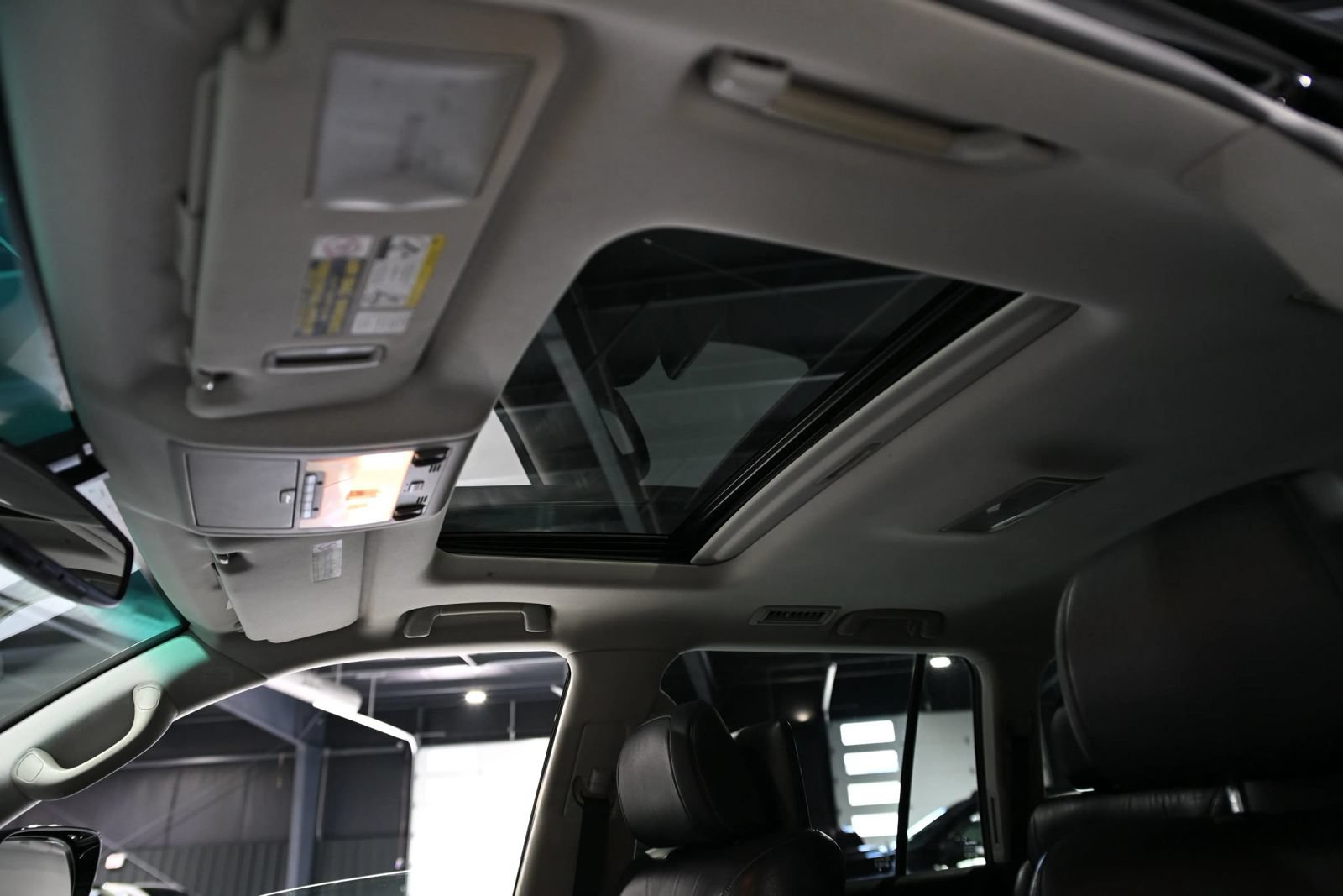 Used 2013 Lexus LX 570 4WD w/ Luxury Pkg image 16