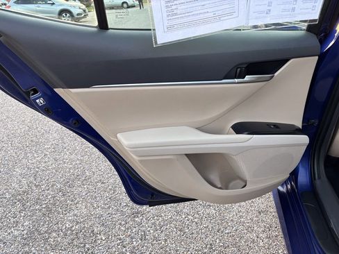 Used 2018 Toyota Camry LE image 30