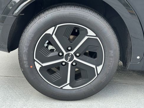 New 2025 Kia Niro SX image 8