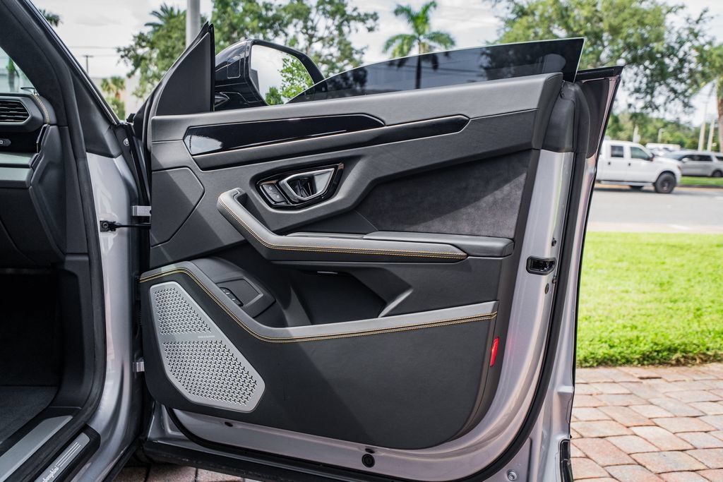 Used 2023 Lamborghini Urus S AWD/4WD image 33