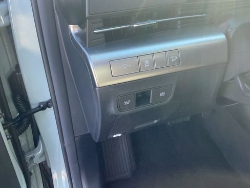 Used 2024 Hyundai Kona Limited image 11