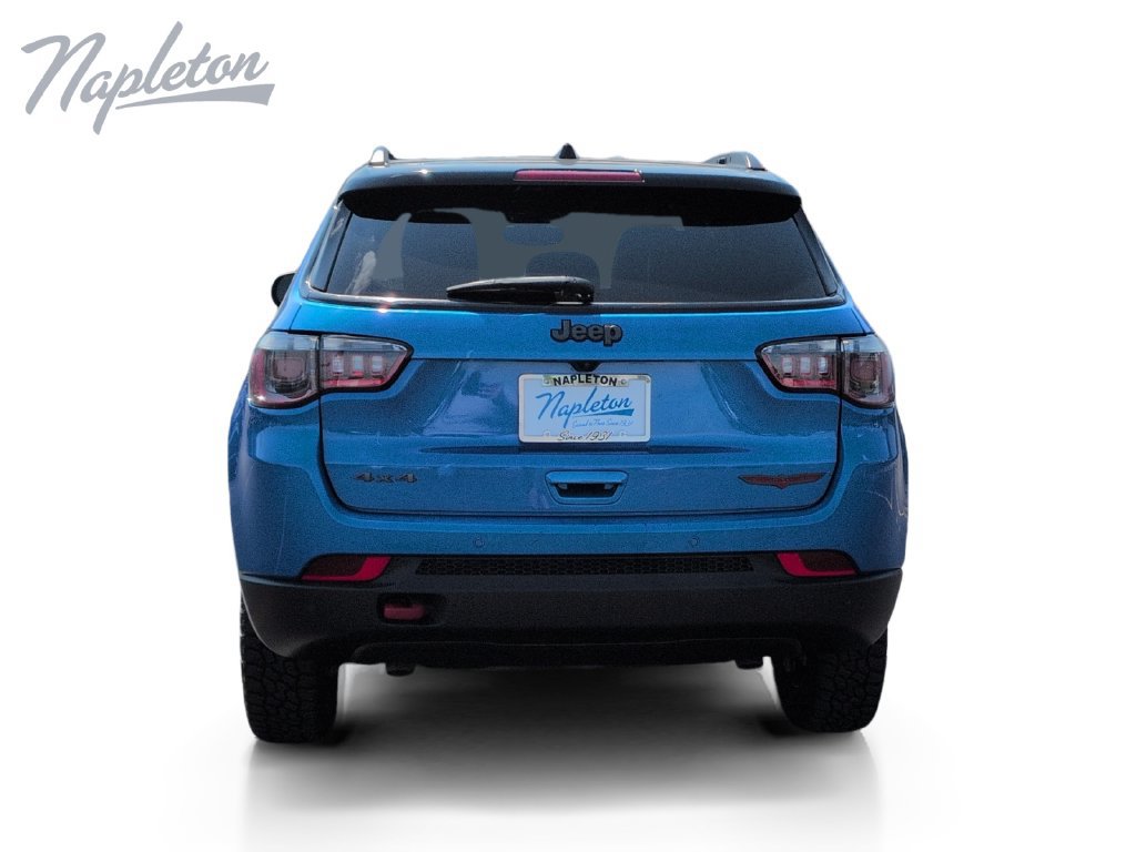 Used 2025 Jeep Compass Trailhawk AWD/4WD image 4