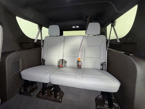 Used 2024 Chevrolet Suburban Z71 w/ Off-Road Capability Package image 25