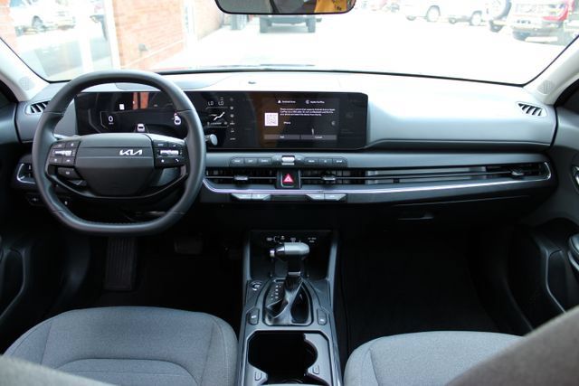 Used 2025 Kia K4 EX FWD image 33