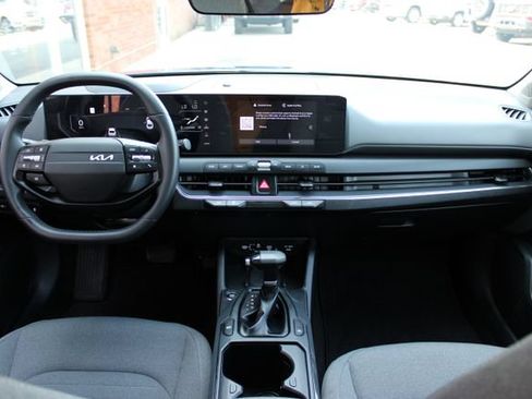 Used 2025 Kia K4 EX FWD image 33