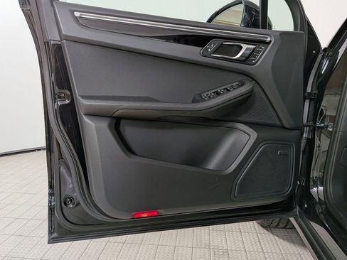 Certified 2025 Porsche Macan S AWD/4WD image 13