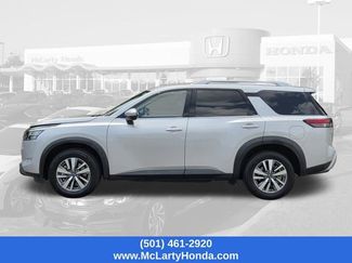 Used 2025 Nissan Pathfinder SL FWD video 2