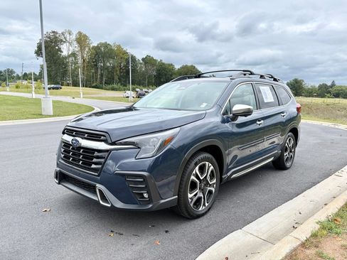 Used 2023 Subaru Ascent Touring AWD/4WD image 3
