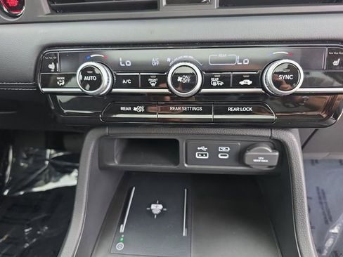 Used 2024 Honda Pilot Touring image 5