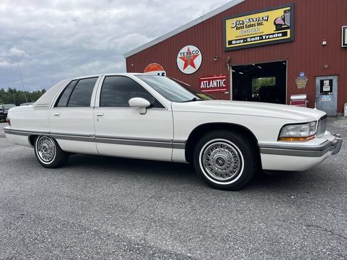 Used 1992 Buick Roadmaster Sedan RWD image 1