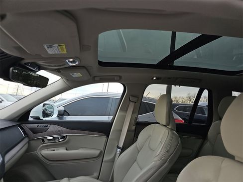 Used 2022 Volvo XC90 T6 Inscription w/ Climate Package image 22