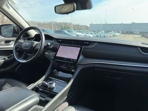 Used 2022 Jeep Grand Cherokee Limited image 18