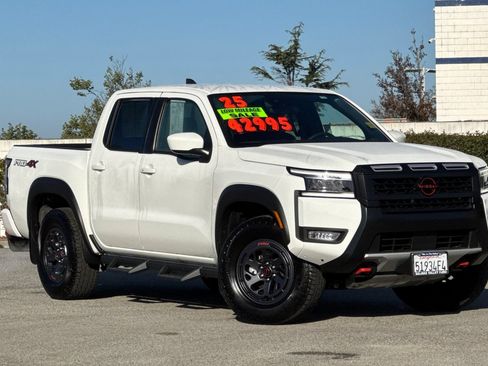 Used 2025 Nissan Frontier PRO-4X w/ Tow Package AWD/4WD image 2