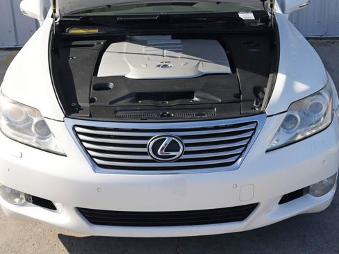 Used 2012 Lexus LS 460 w/ Comfort Pkg image 7