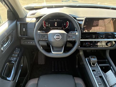 New 2026 Nissan Pathfinder Platinum FWD image 14