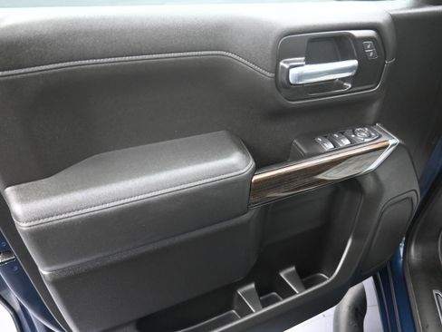 Used 2020 Chevrolet Silverado 1500 LT w/ Convenience Package image 17