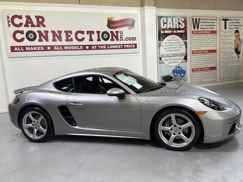 Used 2018 Porsche 718 Cayman image 9