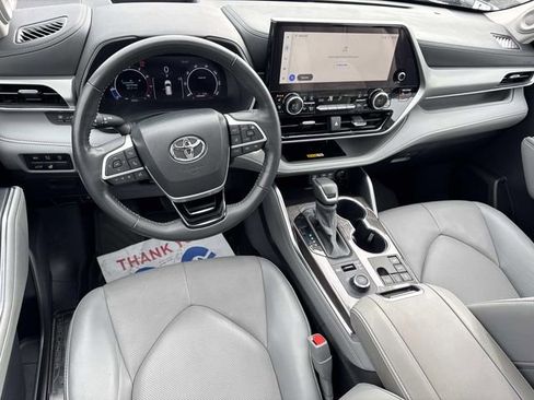 Used 2024 Toyota Highlander Platinum image 20