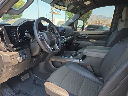 Used 2024 Chevrolet Silverado 2500 ZR2 w/ Technology Package AWD/4WD image 10