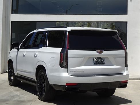 Used 2021 Cadillac Escalade Sport w/ Driver Assist Tech Package AWD/4WD image 4