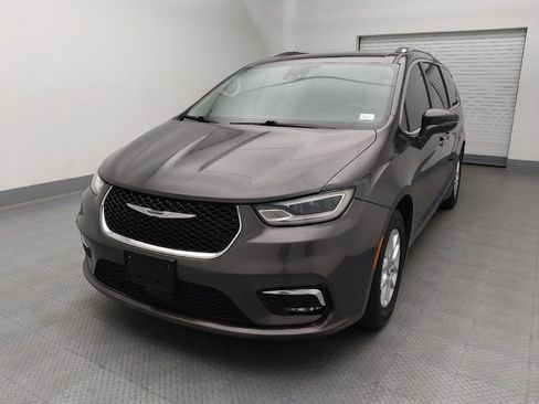 Used 2021 Chrysler Pacifica Touring-L FWD image 15