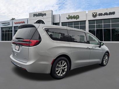 New 2026 Chrysler Pacifica Limited