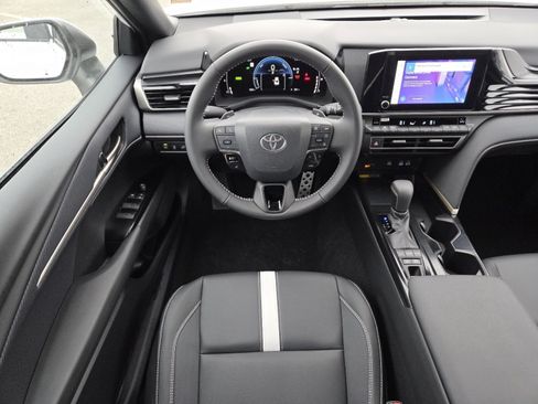 Used 2025 Toyota Camry SE w/ Convenience Package image 22
