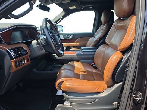 Used 2023 Lincoln Navigator L Reserve AWD/4WD image 11