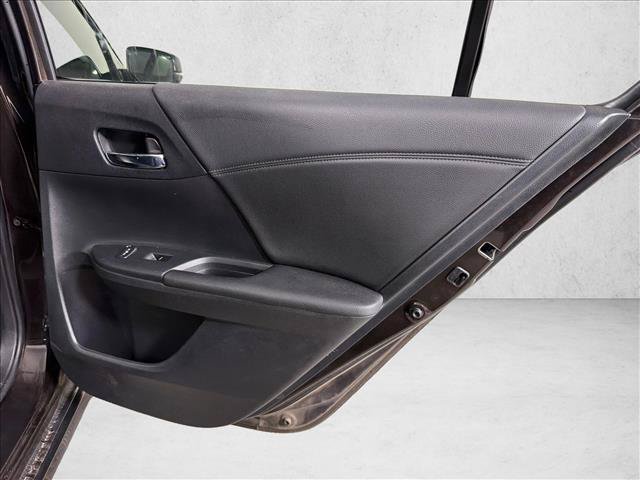 Used 2016 Honda Accord Touring image 18