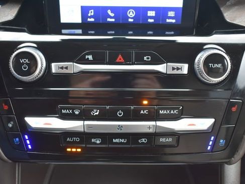 Used 2022 Ford Explorer Platinum w/ Equipment Group 601A AWD/4WD image 33