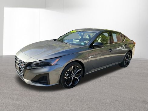 Used 2024 Nissan Altima 2.5 SR w/ SR Premium Package AWD/4WD image 7