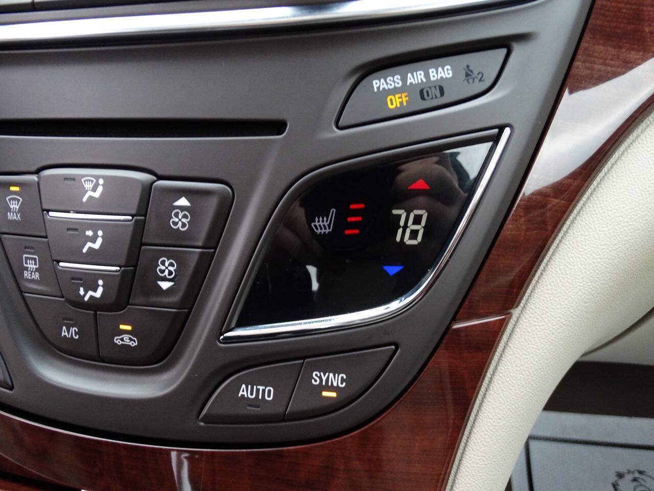 Used 2015 Buick Regal Premium AWD/4WD image 27