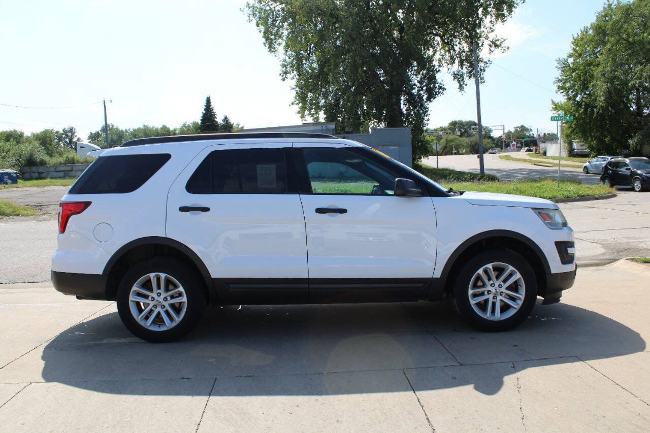 Used 2016 Ford Explorer 4WD image 3
