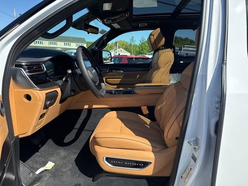 New 2026 Jeep Grand Wagoneer Summit AWD/4WD image 15