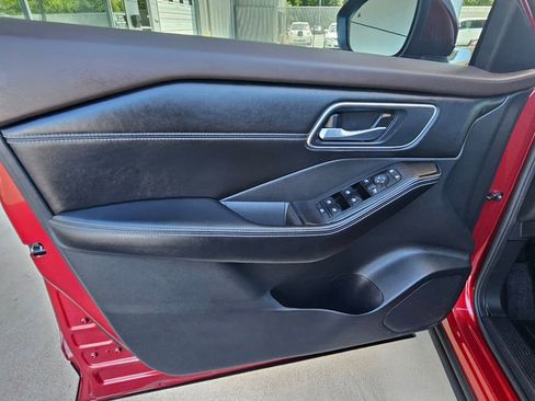 Used 2021 Nissan Rogue SV w/ Premium Package FWD image 16