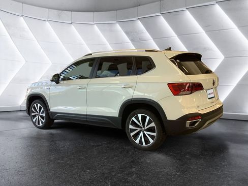 Used 2024 Volkswagen Taos SE image 6