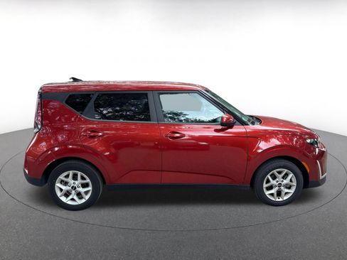Used 2025 Kia Soul LX w/ LX Technology Package FWD image 9